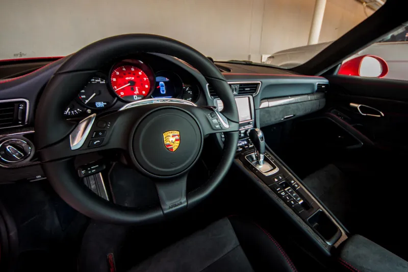 بالصور...الفخامة و قوة الأداء في سيارة”بورش كاريرا GTS”