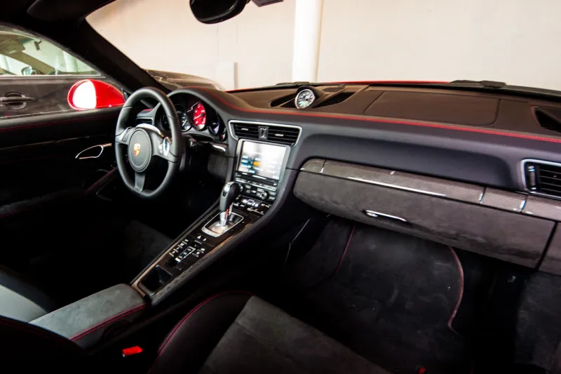 بالصور...الفخامة و قوة الأداء في سيارة”بورش كاريرا GTS”