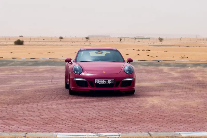 بالصور...الفخامة و قوة الأداء في سيارة”بورش كاريرا GTS”