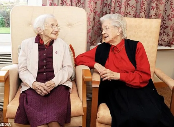 معمرة اسكتلندية : الإبتعاد عن الرجال هو سر الحياة