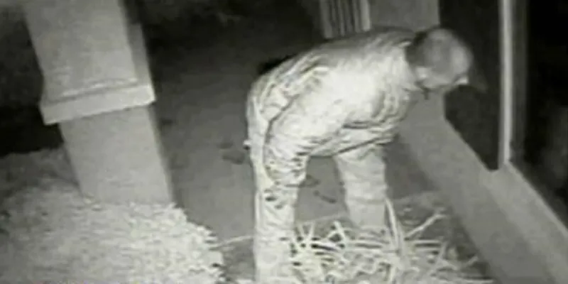 عامل يهتك عرض خليجية في حمام المسجد