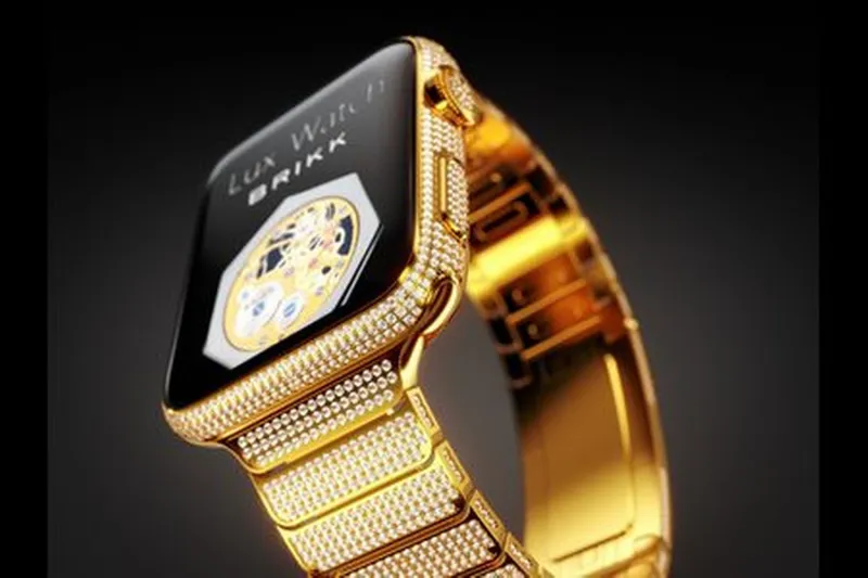 "آبل" تطرح أول ساعة مطلية بالذهب