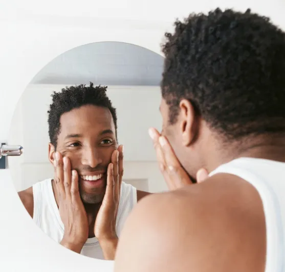 الرجل أكثر إدماناً على النظر لنفسه في المرآة