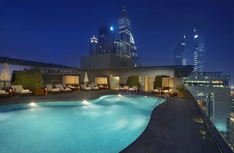 فندق الريتز-كارلتون، مركز دبي المالي العالمي يُقدّم عروضاً مميّزة للصيف