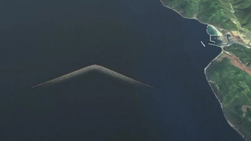 شاب ياباني يفاجئ العالم بابتكار يجعل المحيط يُنظف نفسه