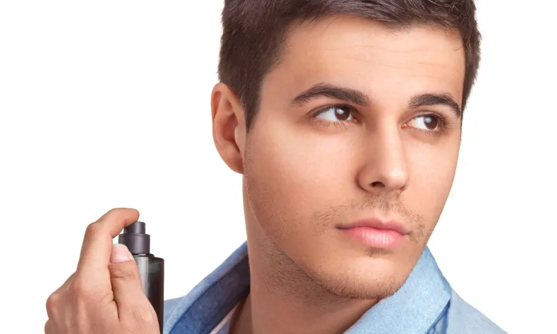 عزيزي الرجل..كيف تضع عطرك بشكل صحيح؟