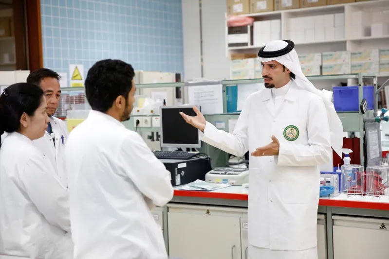 الباحث السعودي حسام الزواوي:  محارب "البكتيريا الخارقة"