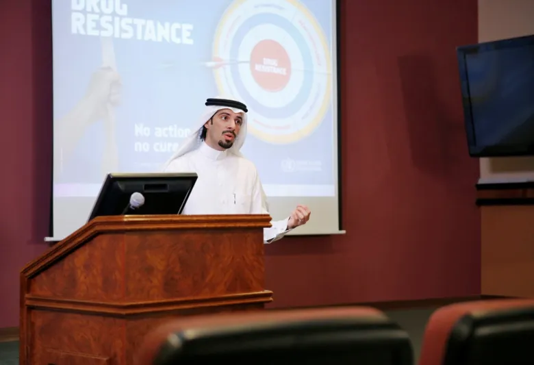 الباحث السعودي حسام الزواوي:  محارب "البكتيريا الخارقة"