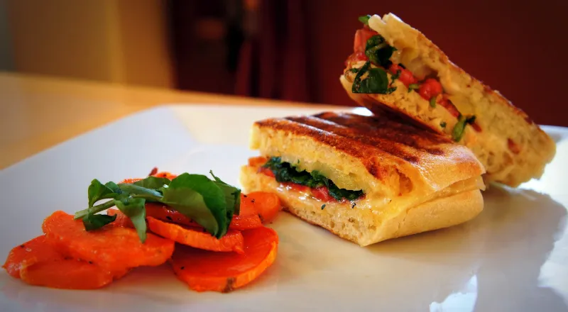 طهاة أمريكيون يصنعون أغلى شطيرة جبن في العالم