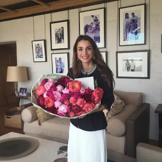 بالصور هدية الملك الاردني للملكة رانيا بعيد زواجهما 