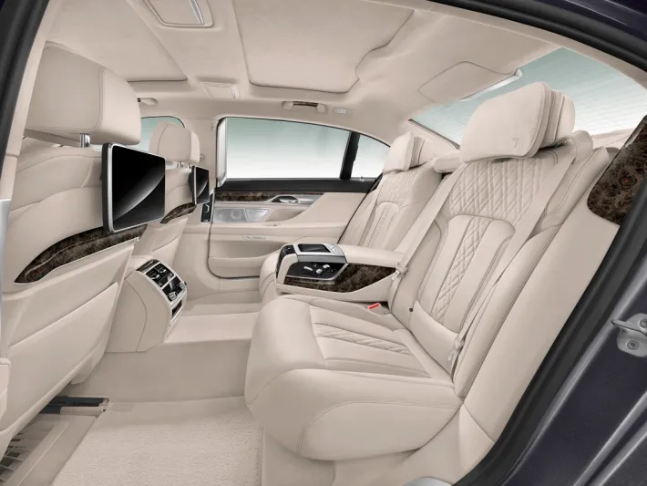  بالصور: BMW الفئة السابعة قريبا في دبي 