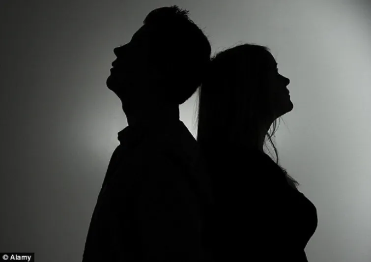 زوجتك تستخدم الماكياج بشكل مفرط؟ إليك الحل!