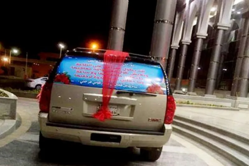 بالصور : بر سعودي بوالدته يشعل تويتر