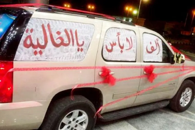 بالصور : بر سعودي بوالدته يشعل تويتر