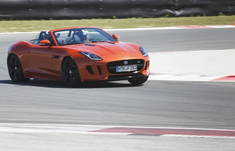 بالصور: 6  سيارات رياضية مثيرة في 2015