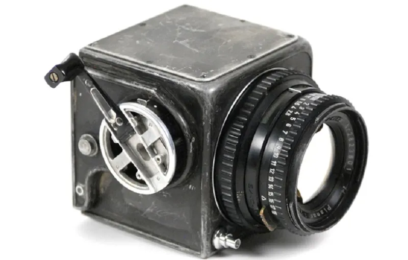 أول كاميرا “هاسل بلاد” إلتقطت صور للأرض من الفضاء تباع بـ275 ألف دولار!