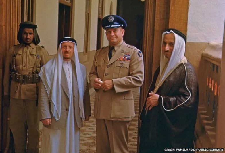 صور نادرة للملك عبدالعزيز والفريق الطبي الامريكي 