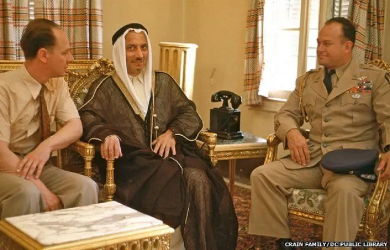 صور نادرة للملك عبدالعزيز والفريق الطبي الامريكي 