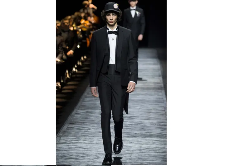 "استراقة نظر" الى أجمل بذلات الموسم المقبل 