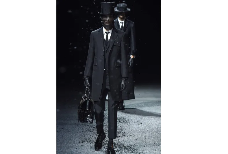 "استراقة نظر" الى أجمل بذلات الموسم المقبل 