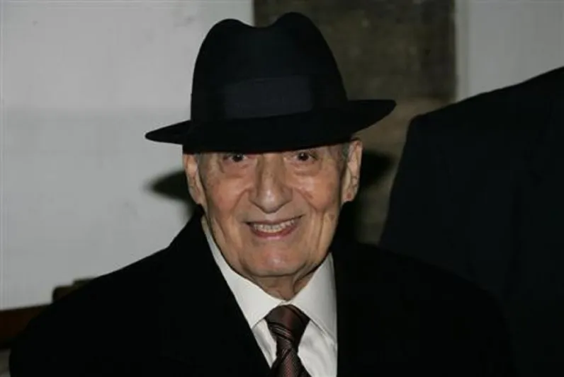 مشاهير رحلوا في 2013