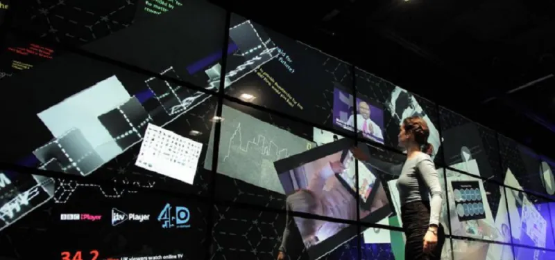 بالفيديو:جَرب الملابس دون خلع ملابسك الاصلية