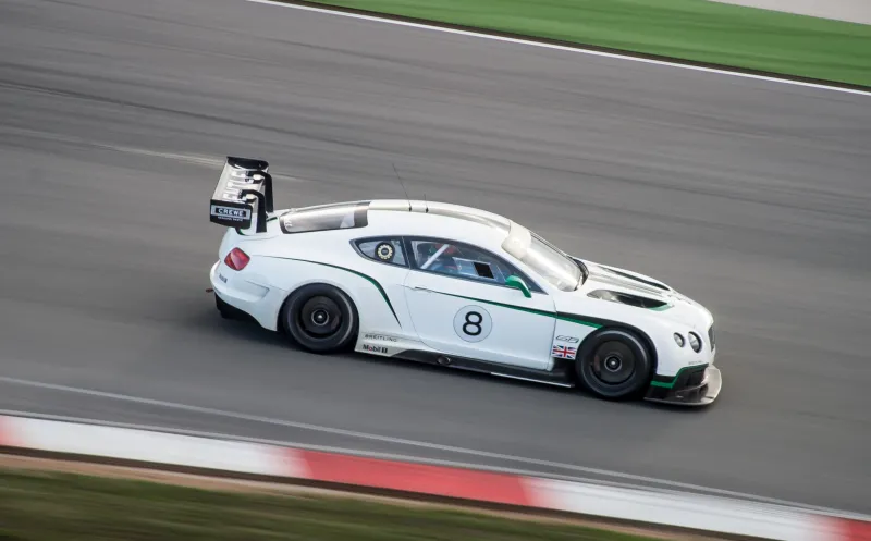 ثلاثي بريطاني يعيد ’بنتلي‘ إلى الحلبات مجدّداً