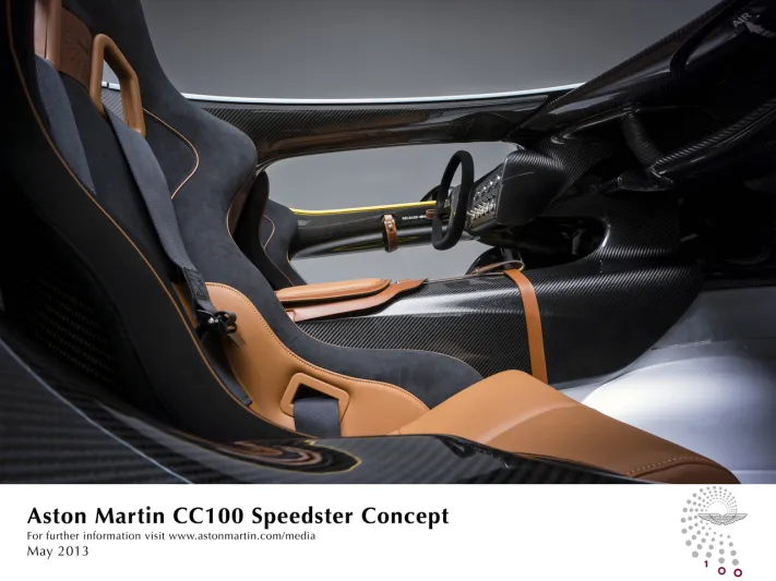 أستون مارتن تكشف عن نموذج سيارة "سي سي 100 سبيدستر"