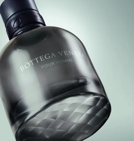 BOTTEGA VENETA رجالي في أساسه، متميز بطبعه