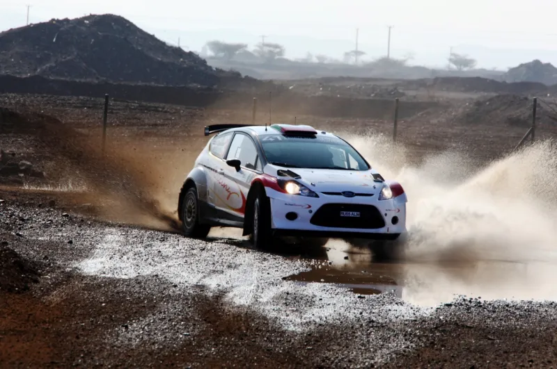 رالي دبي يغير مساره احترازياً