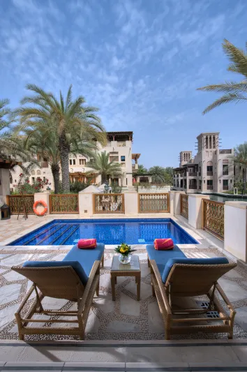 مدينة جميرا .. حكاية اماراتية بألوان البحر والصحراء