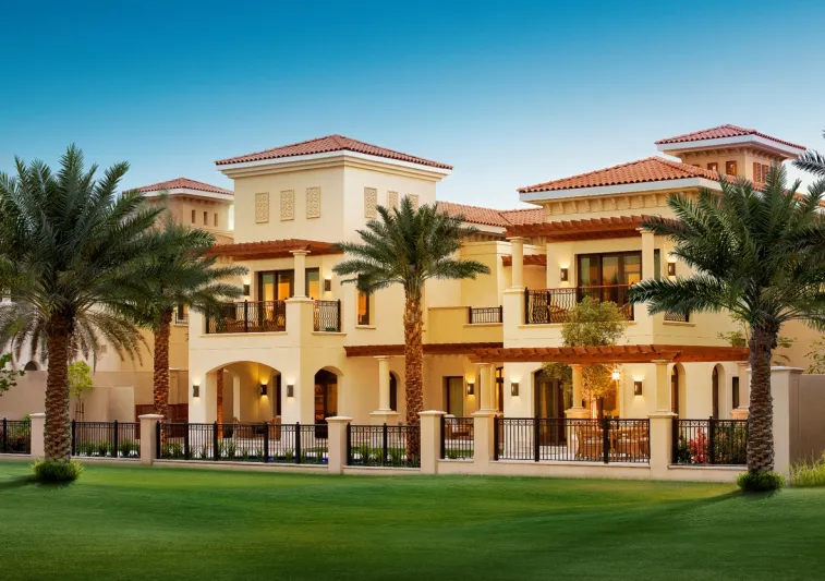 منتجع "سانت ريجيس جزيرة السعديات" ..سحر..دفئ.. أعياد