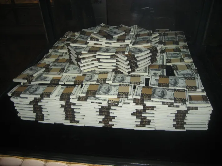 السماء تمطر مليون دولار في بوليفيا