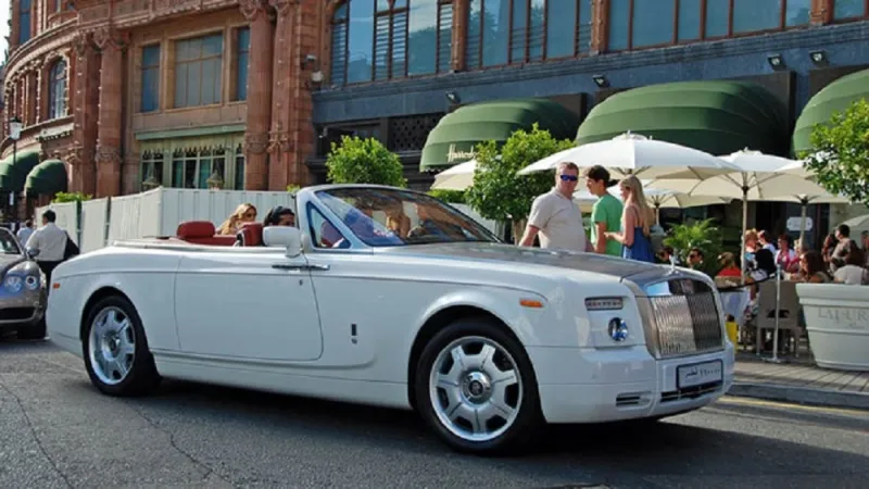 بالصور.. سيارات الطلبة الأثرياء العرب في أوروبا تثير الجدل