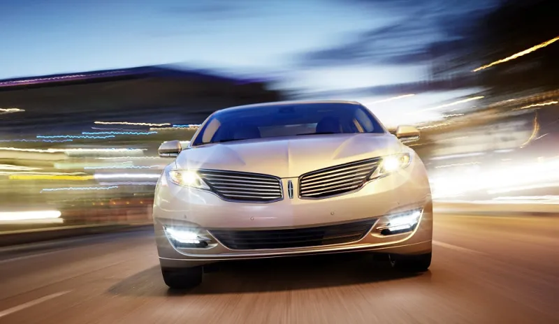 لنكولن MKZ: تقنيات بالجملة في أحدث سيّارة فاخرة .