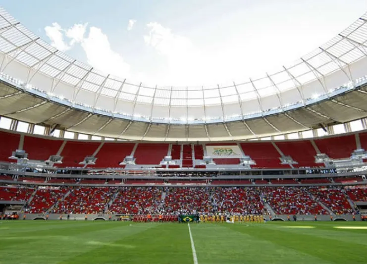 تسرّب مياه المطر من سقف أغلى ملاعب المونديال