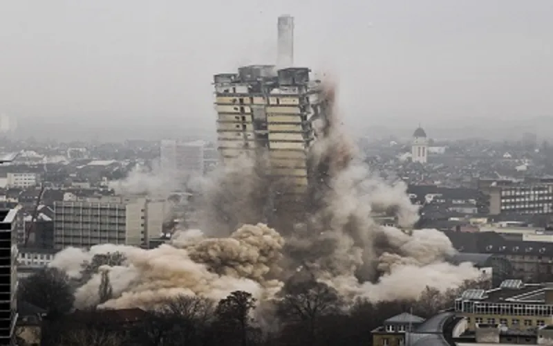  هدم برج جامعة طوله 116 مترا فى فرانكفورت