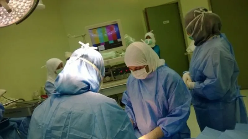 طبيبات سعوديات ينجحن في استئصال رحم بالمنظار.