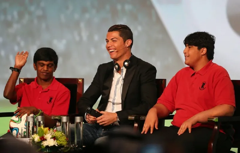 بالصور:رونالدو يدعم ذوي الاحتياجات الخاصة في دبي