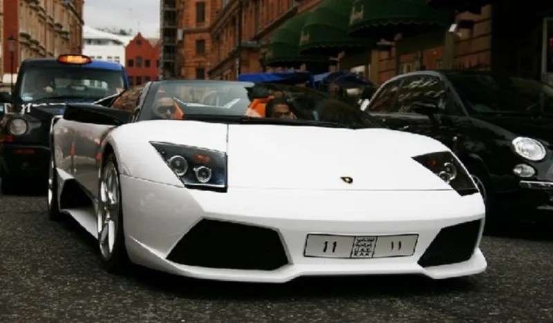 بالصور.. سيارات الطلبة الأثرياء العرب في أوروبا تثير الجدل