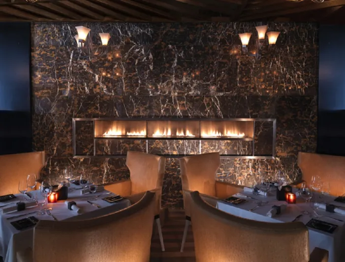 الفندق الذي يتوسط  ثامن عجائب الدنيا..