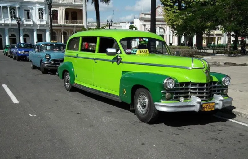 بالصور:دولة لم تدخلها سيارة حديثة من عام 1959