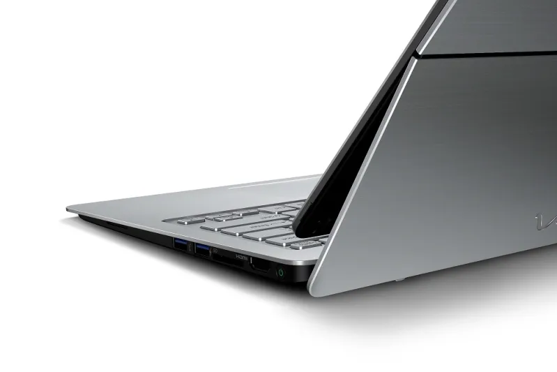 سوني تطلق كمبيوترها القابل للطي في الإمارات