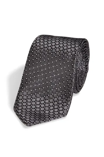 اللون الرمادي يأخذك من النهار الى الليل بأناقة كاملة  