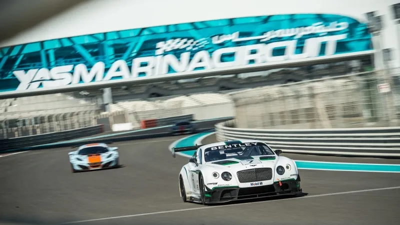 بالصور : كيف تبدو بنتلي في حلبة سباق ’الخليج 12 ساعة‘