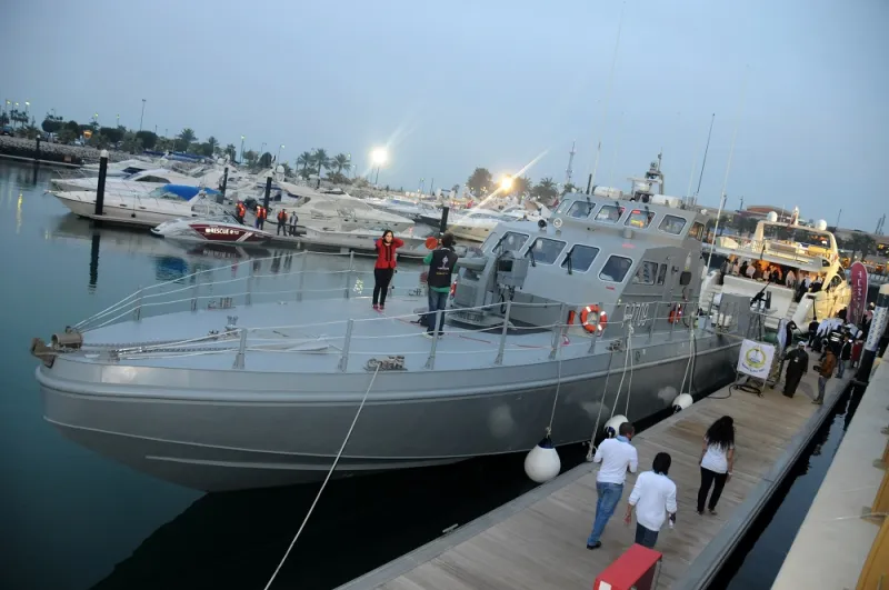 كويتيتان تسبقان الرجال بأول معرض لليخوت في الكويت.