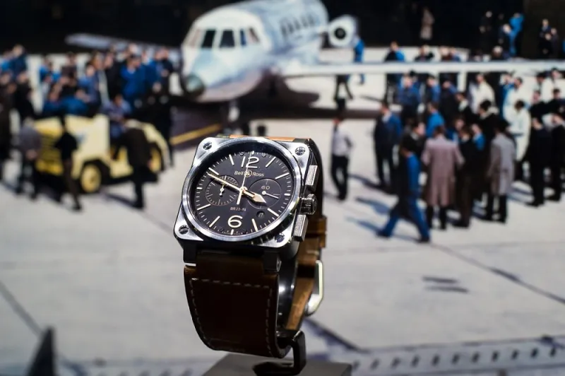 "بيل أند روس" Bell & Ross تطير مع عروض دبي الجوية.