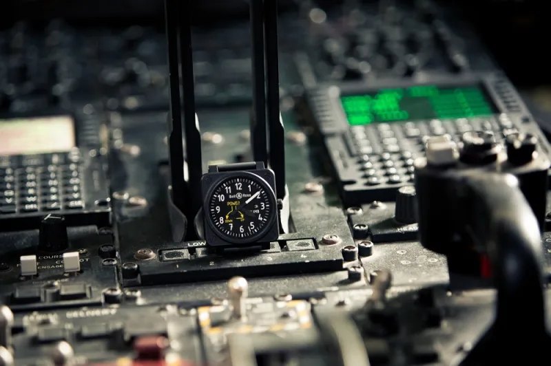 "بيل أند روس" Bell & Ross تطير مع عروض دبي الجوية.