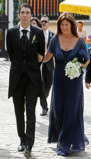 بالصور: نجوم الرياضة مع أمهاتهم