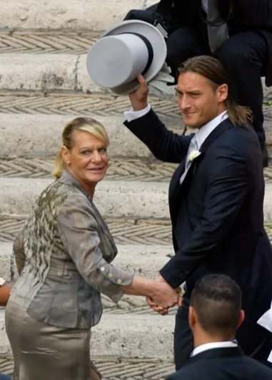 بالصور: نجوم الرياضة مع أمهاتهم